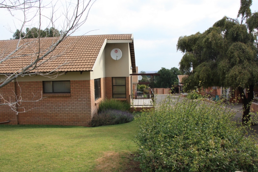 2 Bedroom Property for Sale in Langenhovenpark Free State